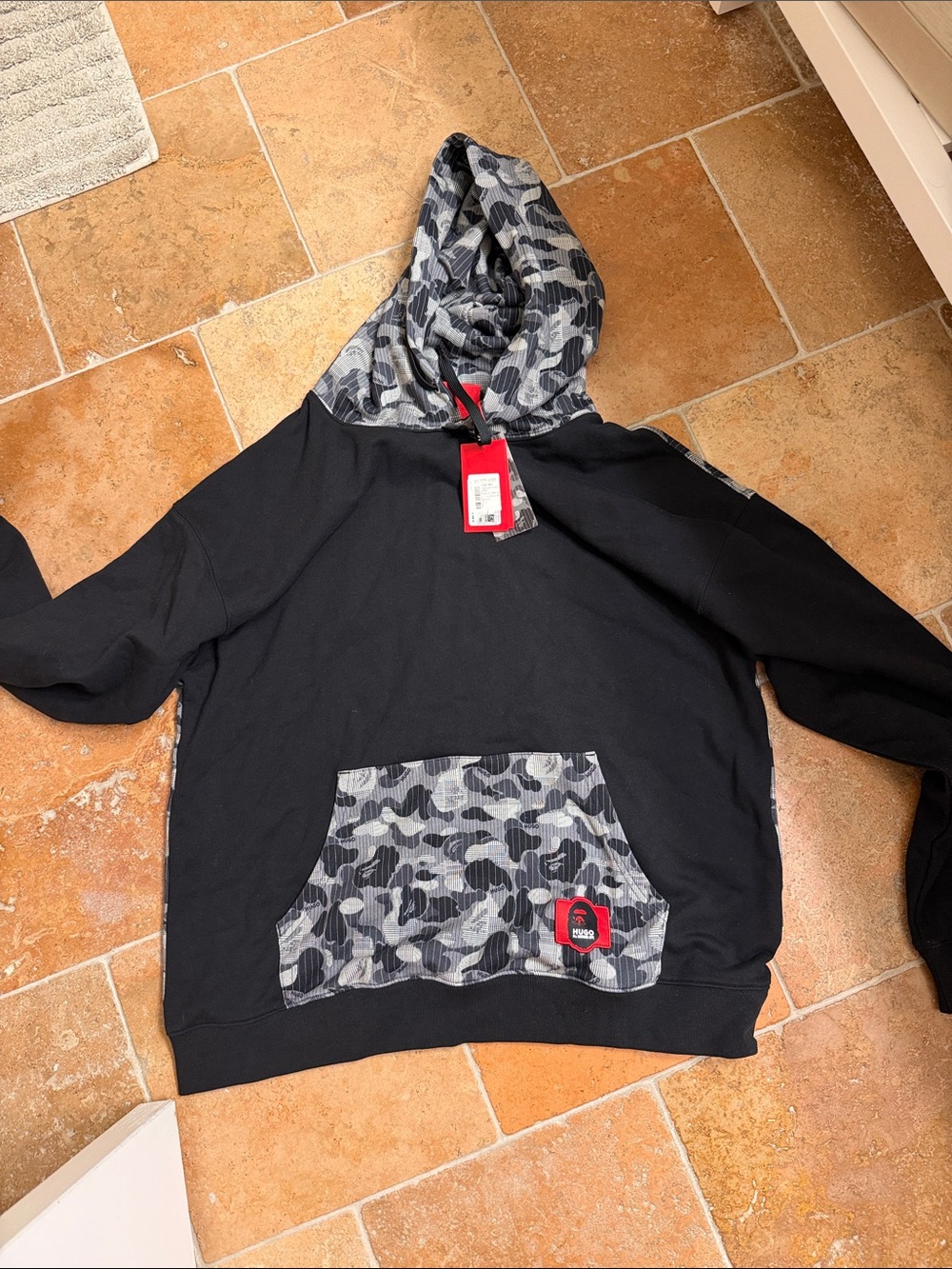 Bape x Hugo Hoodie brand new

Fits xl-2xl